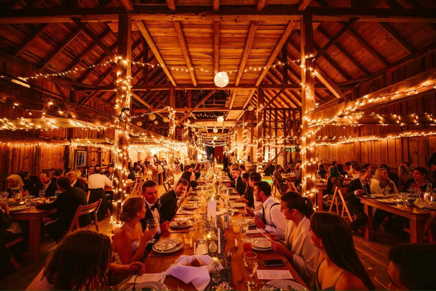 May you surround yourself with loved ones this holiday season! ✨ 

Barn glow captured by 📸 @samsimonimaging 

#happyholidays #celebratewithus #vermontbarnwedding #vermontwedding #engaged2026