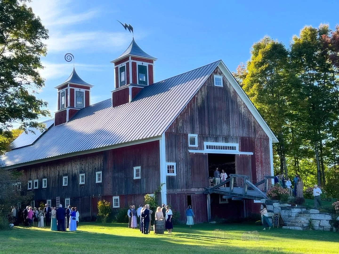 A beautiful afternoon to celebrate Adam and Julie&rsquo;s wedding with many of their friends and family. 

#vermontbarn #vermontweddingvenue #vermonthistoricbarn #vermontfall #celebratewithus