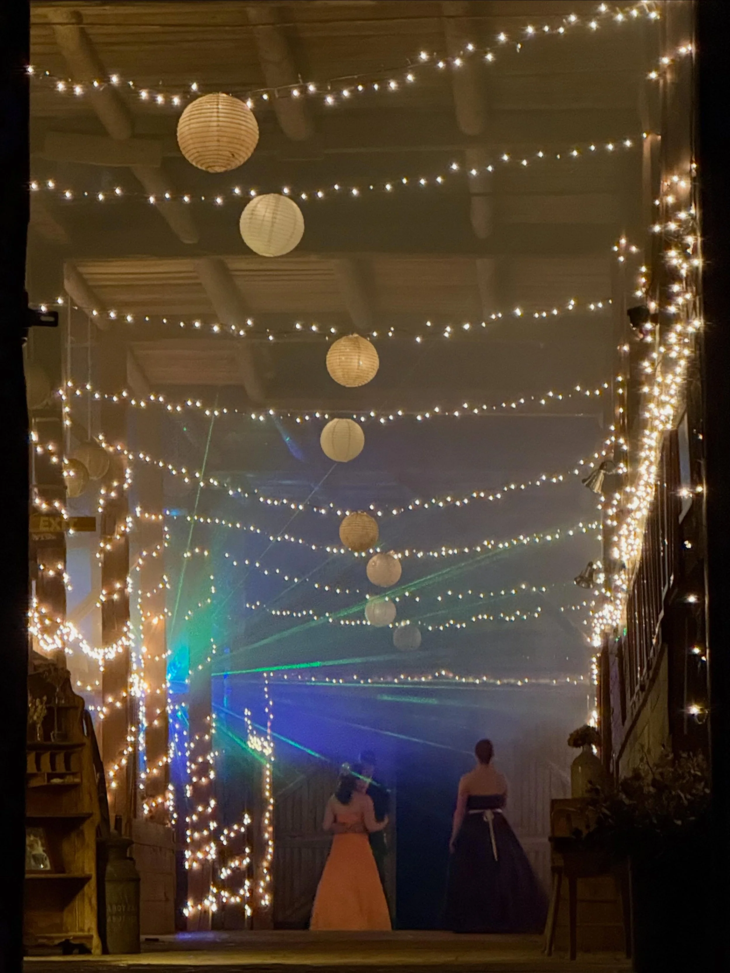Craftsbury&rsquo;s prom was a magical night ✨Such a gorgeous, memory-filled evening - here&rsquo;s to celebrating all that life has in store for these talented students in the years ahead!

#promnight #dancefloor #slowdance #afterglow #dancethenighta