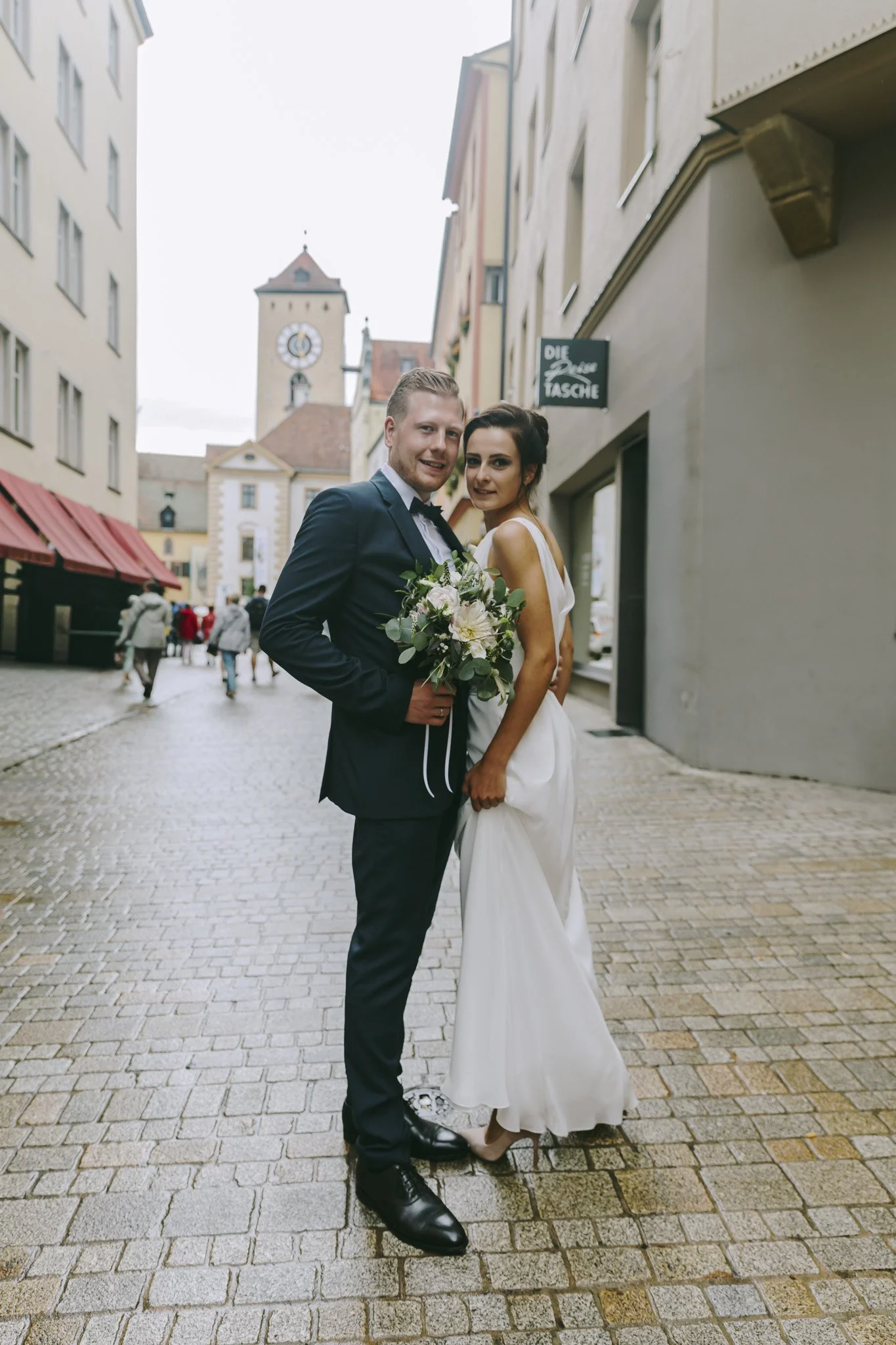 Hochzeitsfotografie-Regensburg-Schwandorf-civil-wedding-city-23.jpg
