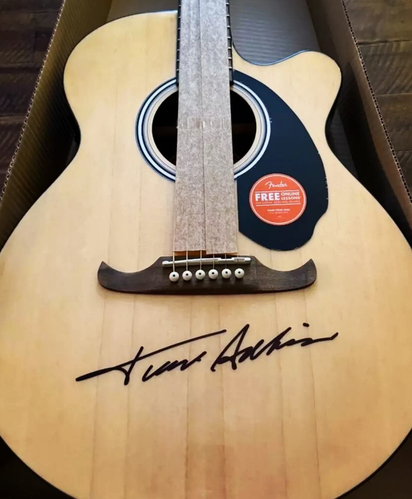 Less than 24 hours left to bid on this @traceadkins signed guitar from our event, proceeds benefit underserved youth! 🙌🏻❤️ (Link in bio)
