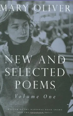 Mary Oliver was awarded the National Book Award for New and Selected Poems, Volume One. Since its initial appearance it has become one of the best-selling volumes of poetry in the country. This collection features thirty poems published only in this volume as well as selections from the poet's first eight books.