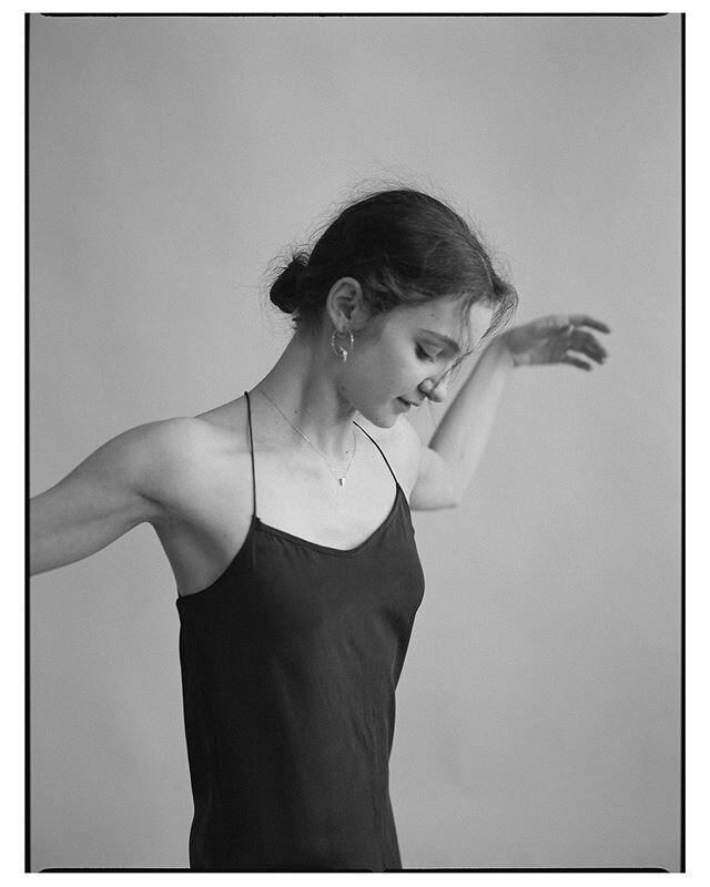 @francescavelicu, first artist at the @englishnationalballet, photographed and interviewed by @andreiruncanu
The interview revisits her forming years as a ballerina and the emotional details of one of the most intense performances in the dance world,