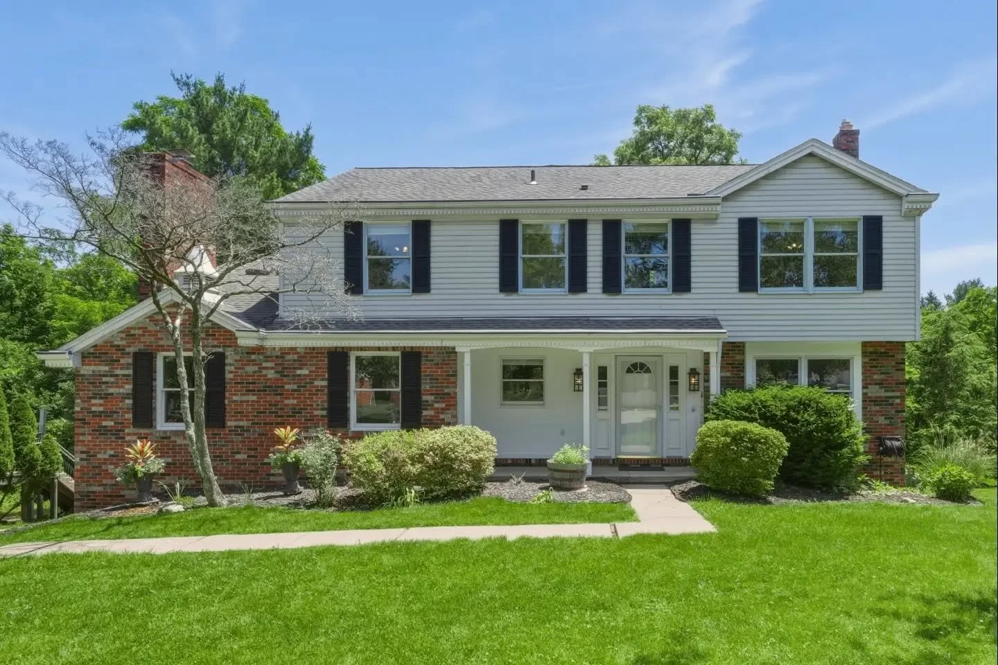 Who doesn't love a #fsbo ? 

@virtualhomey shot this beautiful property for a listing both as still photography and a Zillow 3D Tour for an ambitious For Sale By Owner. Did you know our founder @matttorti is also a real estate referral agent? For our