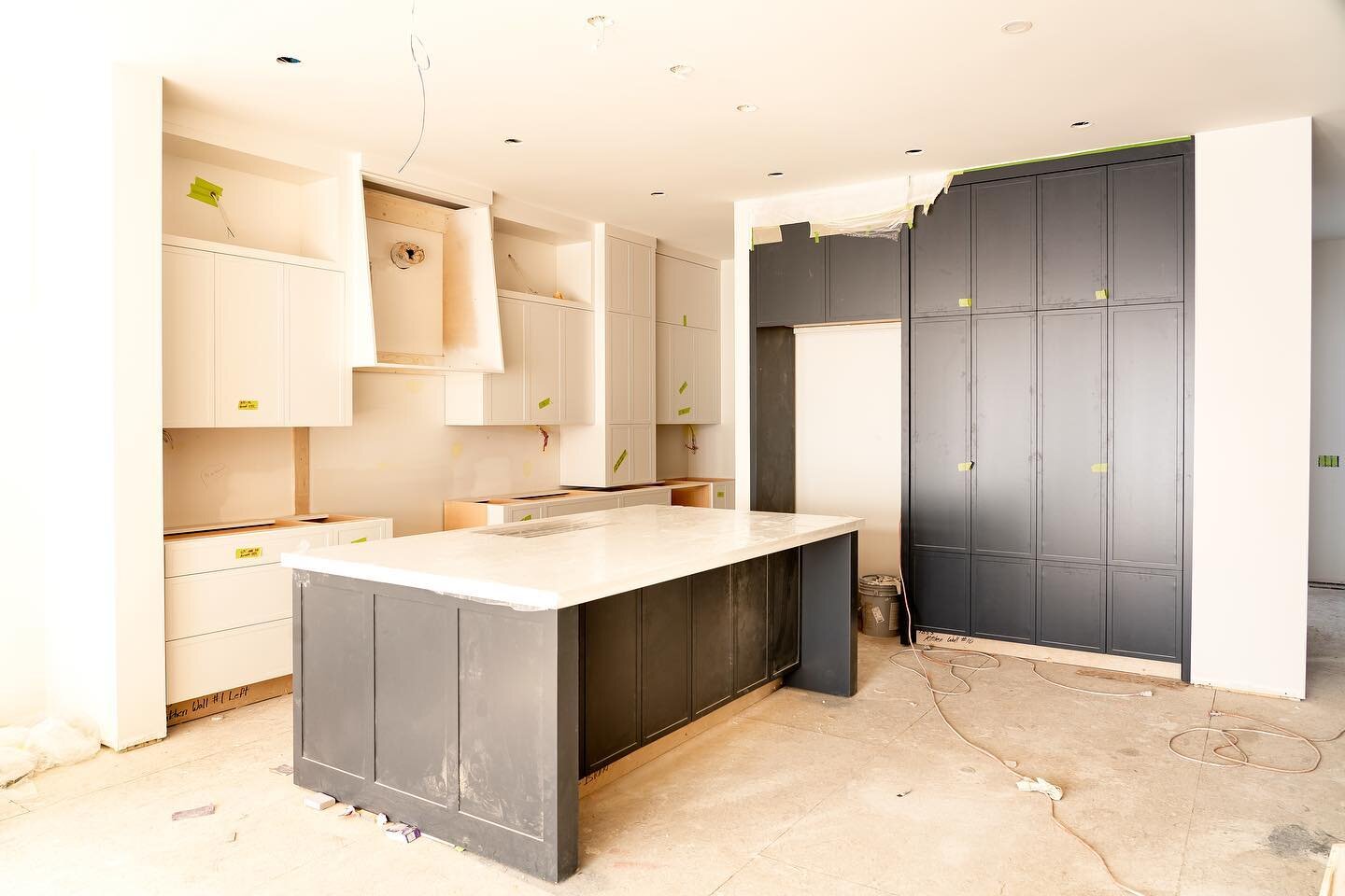 We just love how our build in Marda Loop is coming along! 
Look at that cupboard space and natural light ❤️