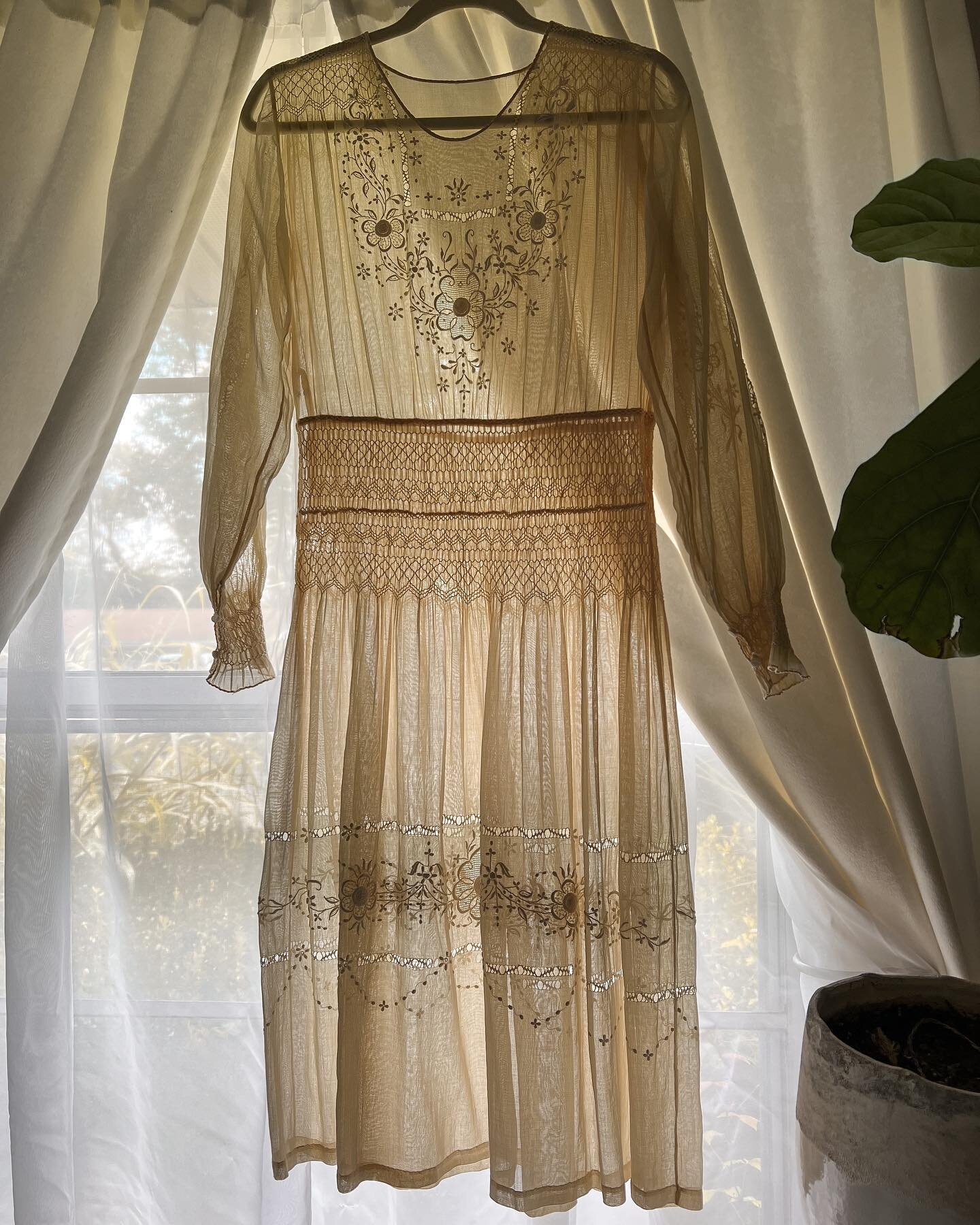 Absolute superstar 1920s Hungarian embroidered dress. Gone but never forgotten 🕊️