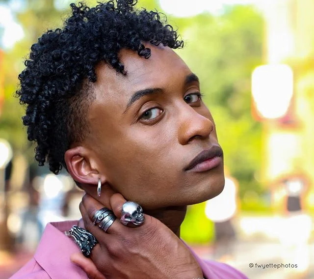 Alijah

#streetmeetdc #igdc #acreativedc #portrait #portraitmood #portraitmeetdc #topportraits #topportrait #pursuitofportraits #portrait_perfection #dctography #foto #fwyettephotos #streetportrait #mydccool #powwowdc #allinshooters #portraitography 