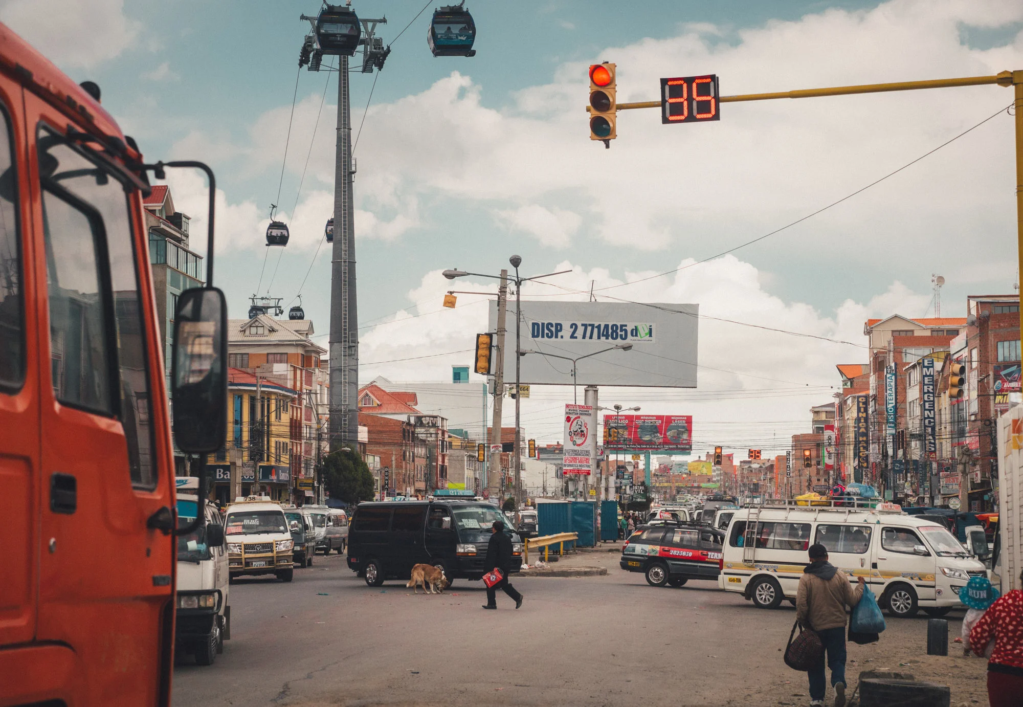 Avenida Juan Pablo II, the main road through El Alto towards La Paz.