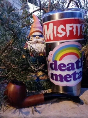 deathmetalpipinggnome.jpg