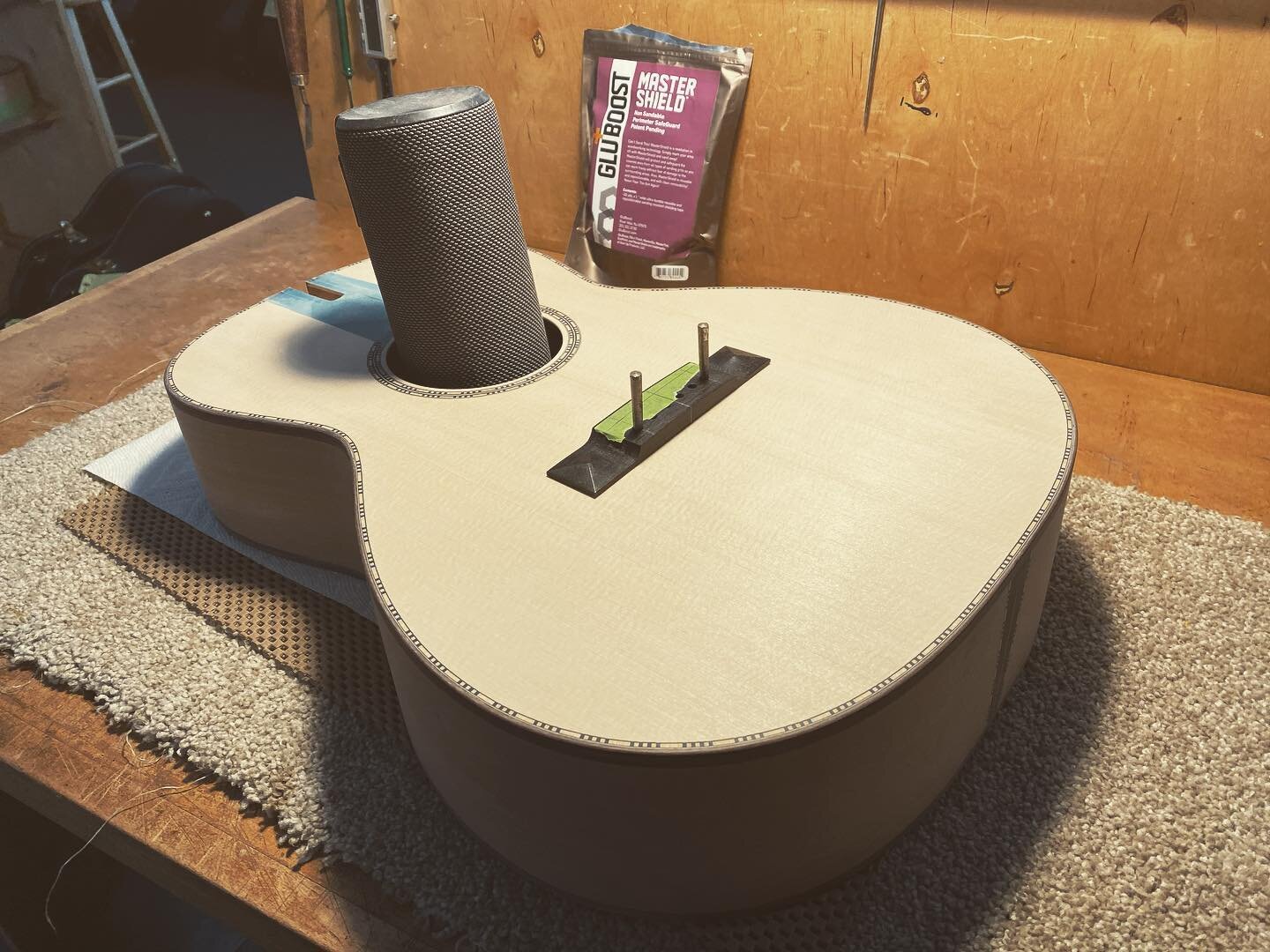 How do you vibrate? Getting in some pre-finish vibes to tease this soundbox into its true potential. Any guesses to what this #0013 is jamming? #speakerbox
🔊: @ultimateears 
&bull;
&bull;
&bull;
&bull;
#allfourguitars #allfour #a4g #luthier #lutheri