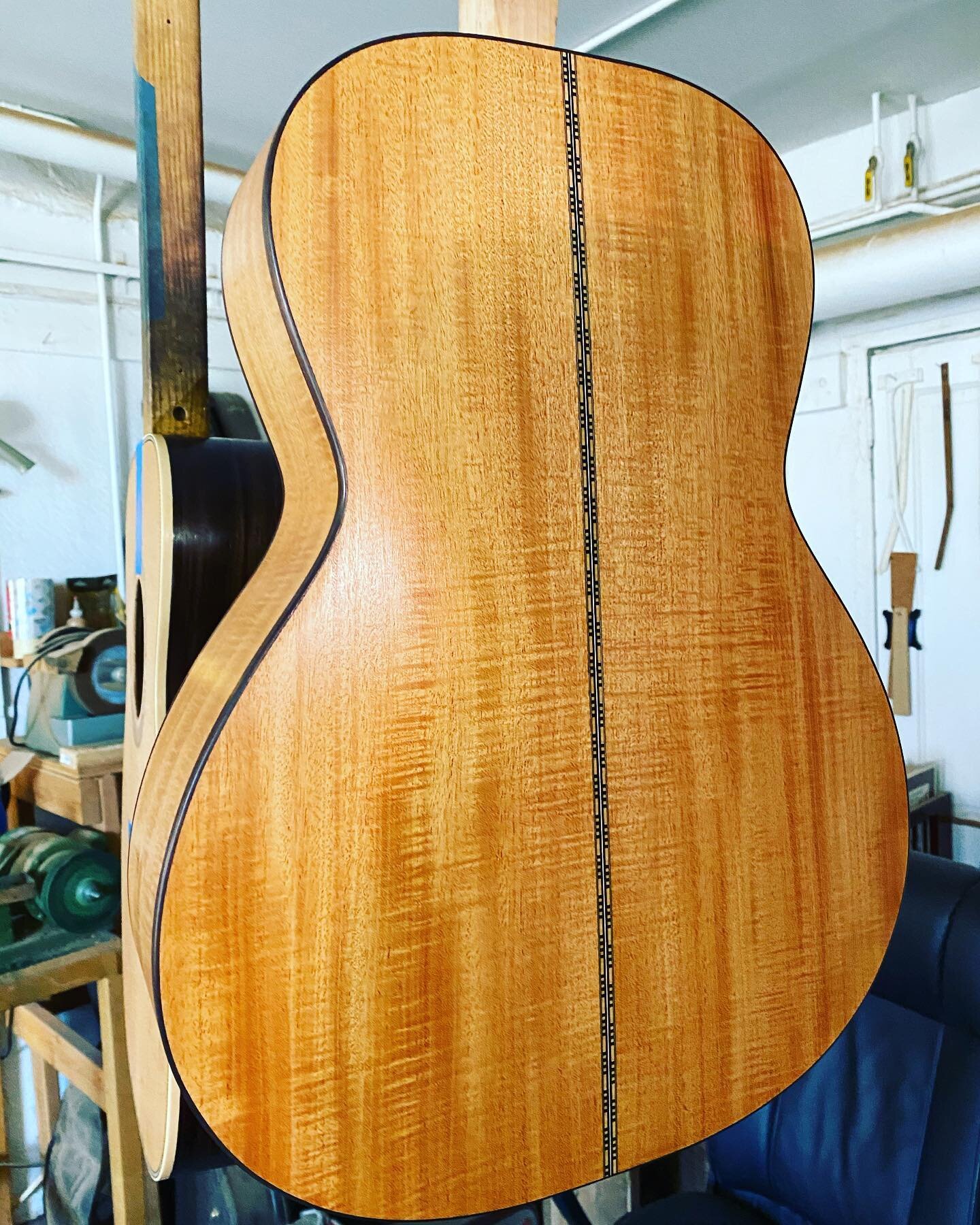 First look 👀 Cuban Mahogany &amp; Sitka spruce A4G 00-13.
&bull;
&bull;
&bull;
&bull;
#allfourguitars #allfour #a4g #luthier #lutherie #guitar #guitars #acousticguitar #guitarmaker #guitarbuilder #guitarsofinstagram #wood #woodworking #handcrafted #