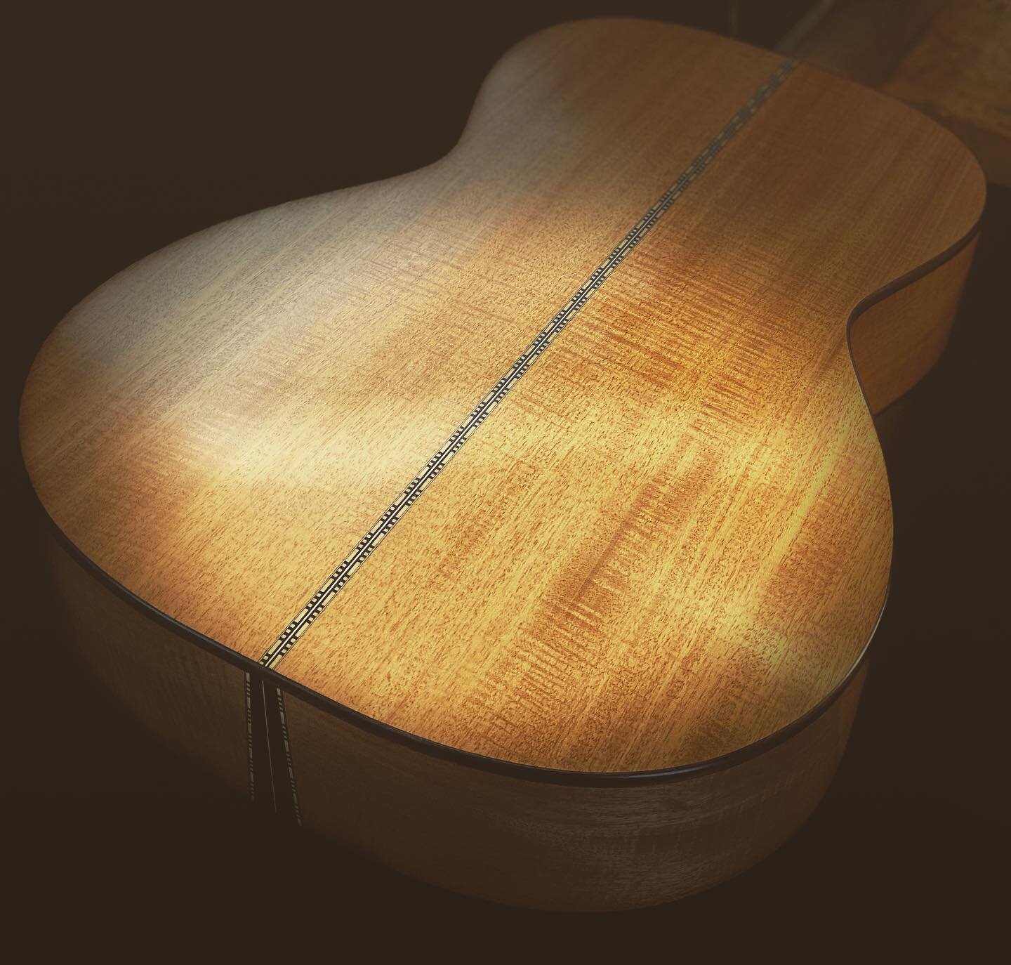 Finish line 🏁 is fast approaching. Time to hit that #gamewinner 💯.
&bull;
&bull;
&bull;
&bull;
#allfourguitars #allfour #a4g #luthier #lutherie #guitar #guitars #acousticguitar #guitarmaker #guitarbuilder #guitarsofinstagram #wood #woodworking #han