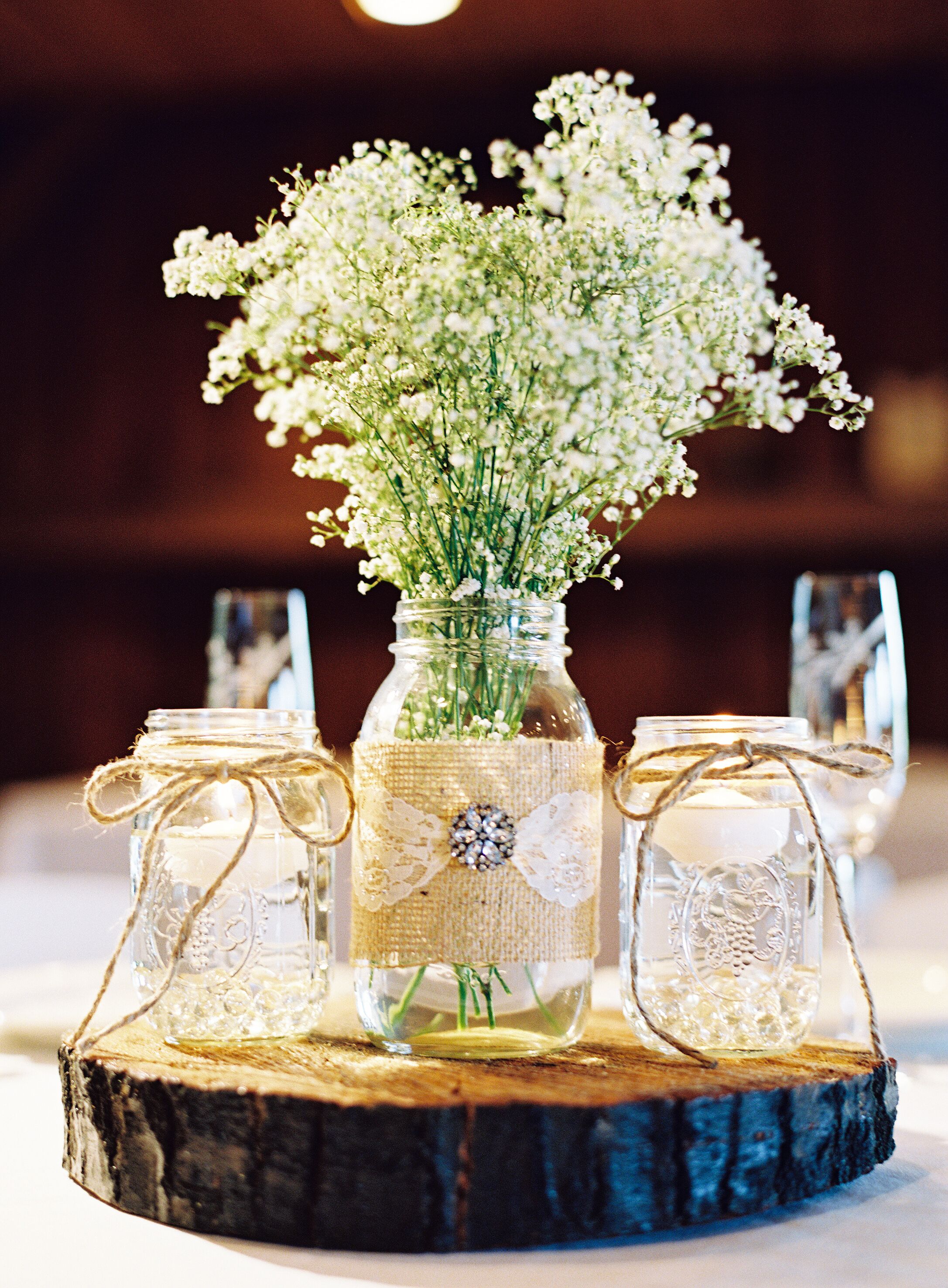 Wood Round Centerpiece_Armstrong Farms Prop Shop.jpg