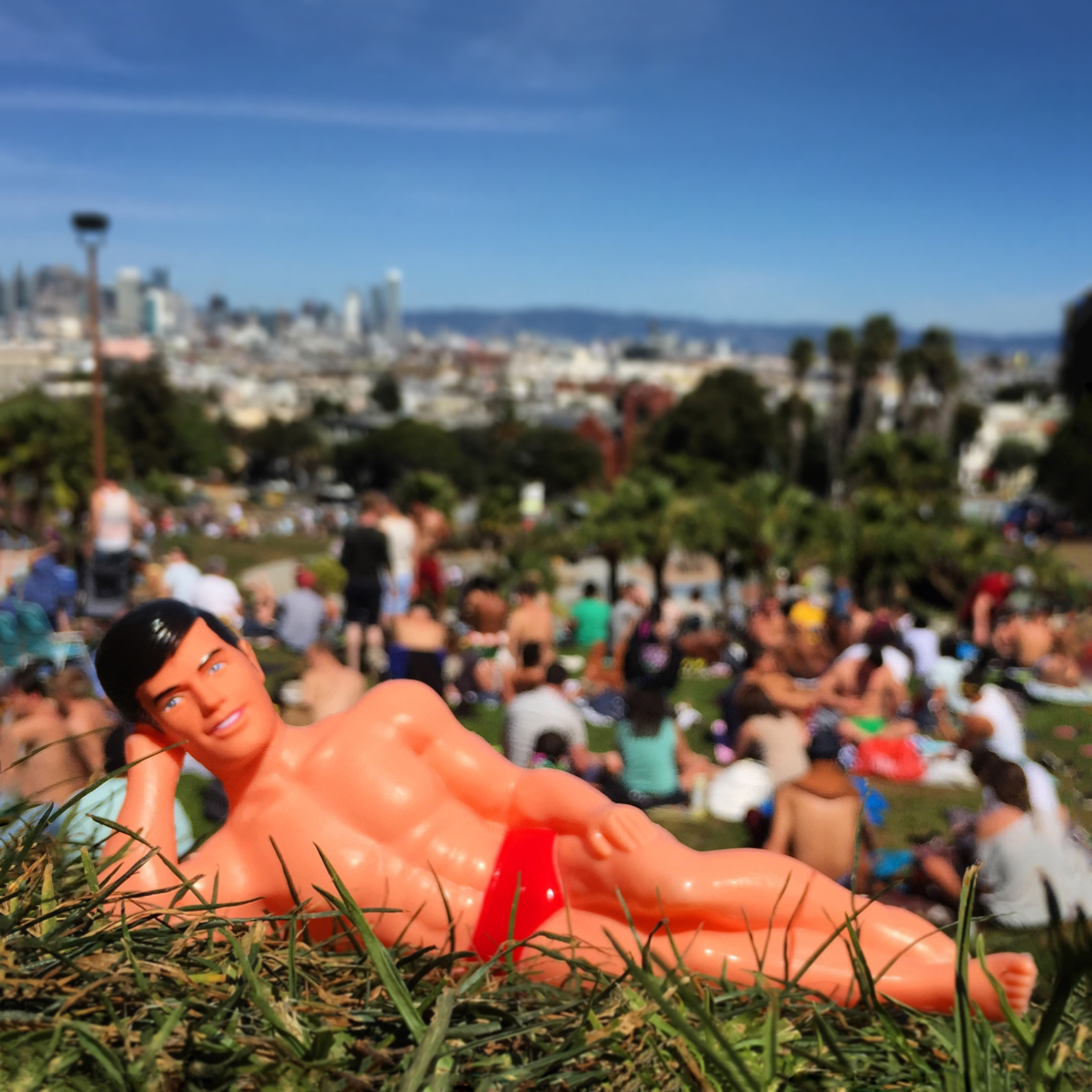  “If NYC is the ‘city that never sleeps,’ then San Francisco is the “city that day-drinks in the park, grabs a burrito on the way home and passes out.”  —@KarlTheFog  