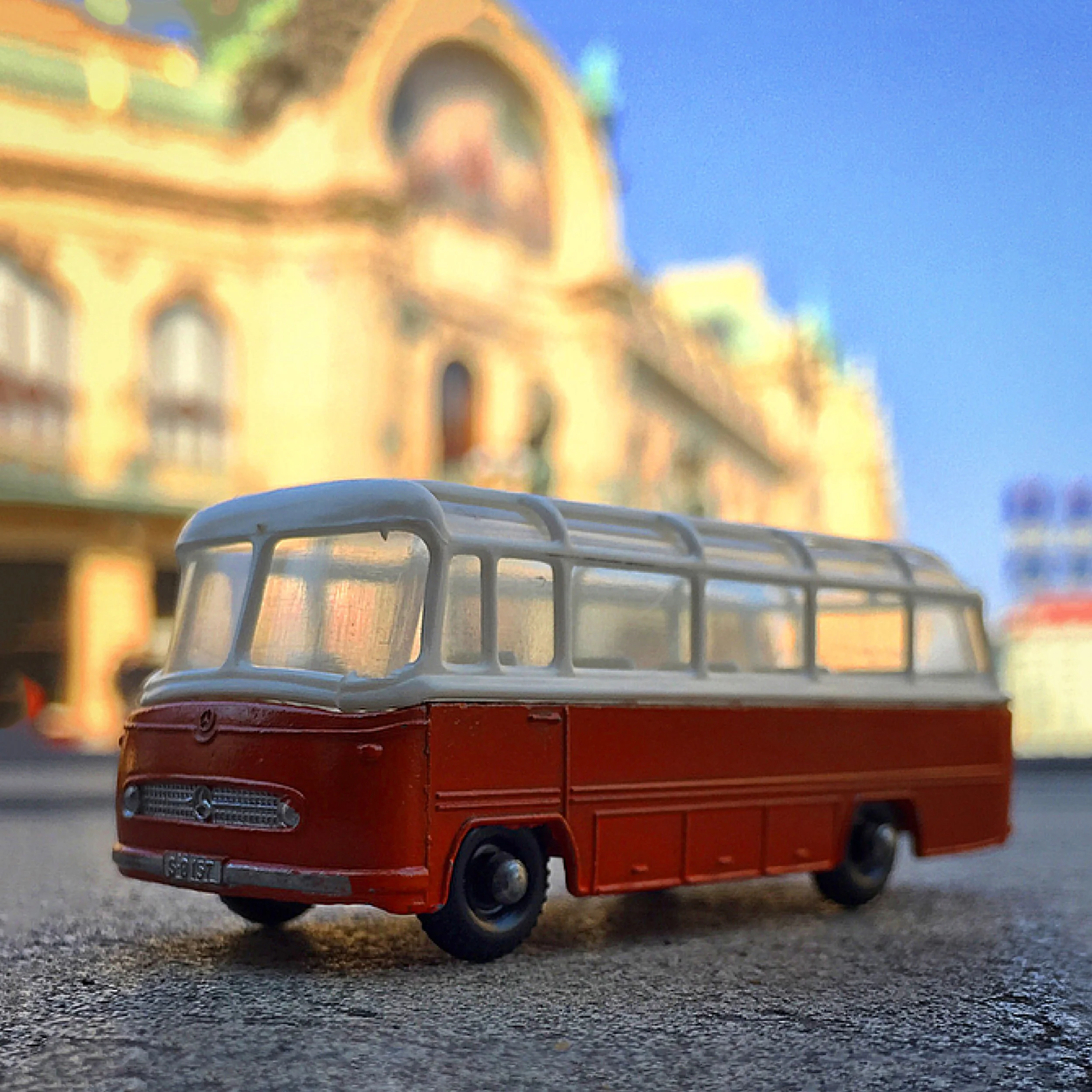  “Lots of people want to ride with you in the limo, but what you want is someone who will take the bus with you when the limo breaks down.”  —Oprah Winfrey  