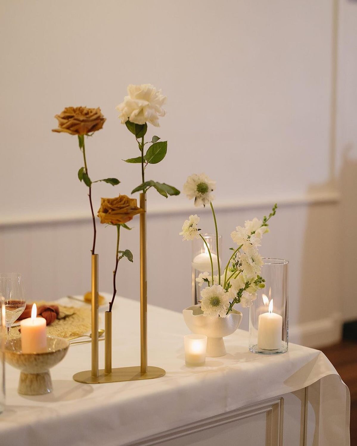 A beautiful design for the super chilled couple last weekend, ft. earthy tones and custom made signage + stationery by our design team. 

Photo: @sarbostudio 
Venue: @kantarahouse 
Styling/Signage/Stationery: @everlongevents_ 
Flowers: @thebloomfolk