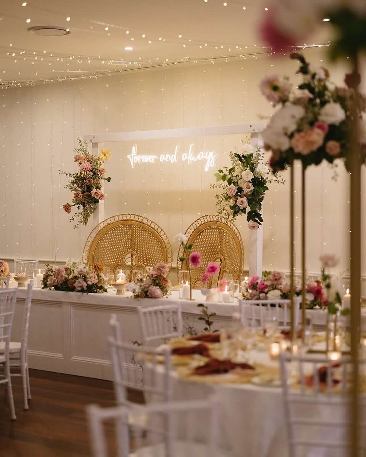 A beautiful design for the super chilled couple last weekend, ft. earthy tones and custom made signage + stationery by our design team. 

Photo: @sarbostudio 
Venue: @kantarahouse 
Styling/Signage/Stationery: @everlongevents_ 
Flowers: @thebloomfolk