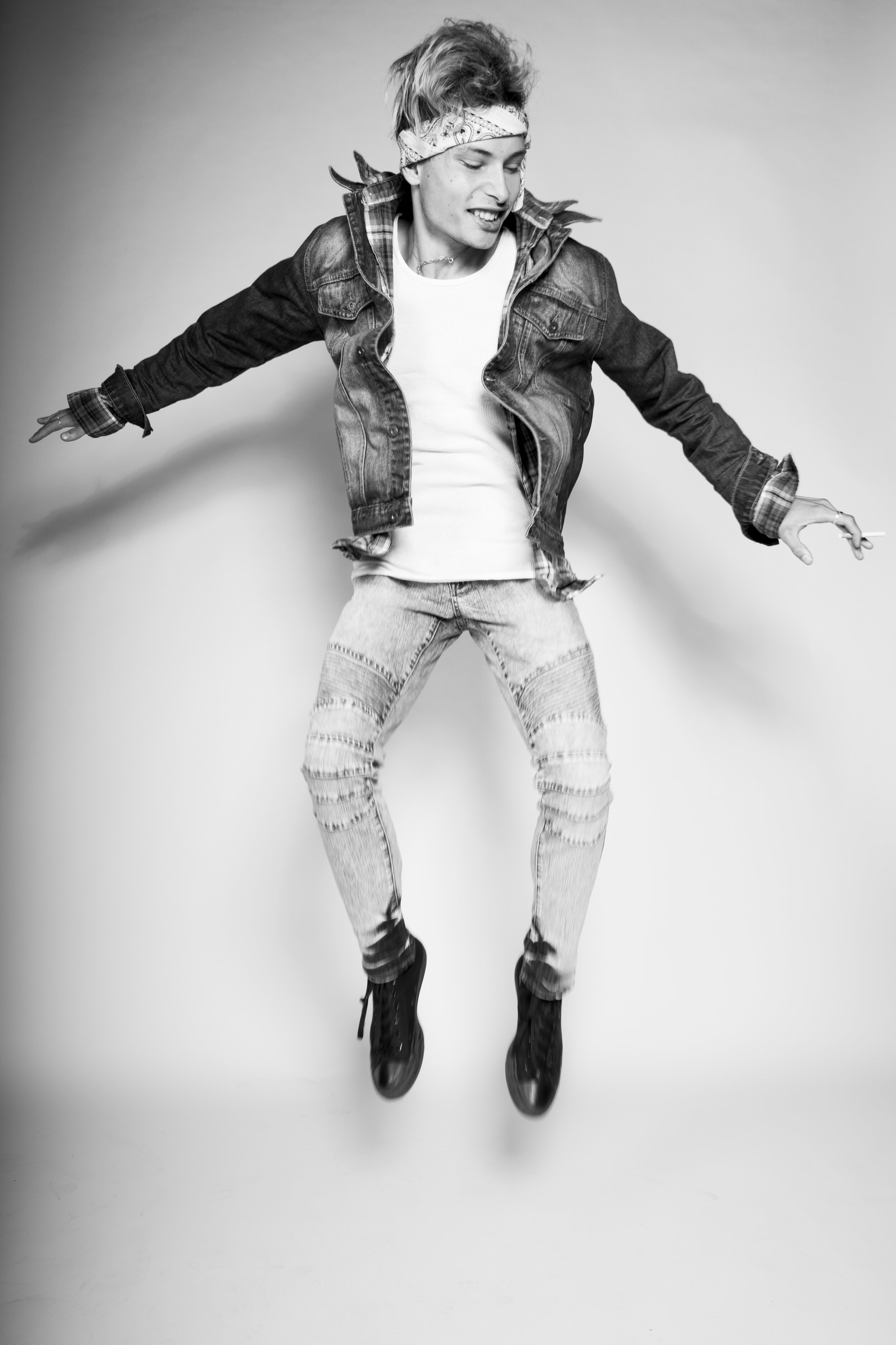 BLACK AND WHITE PHOTOSHOOT (3 of 7).jpg