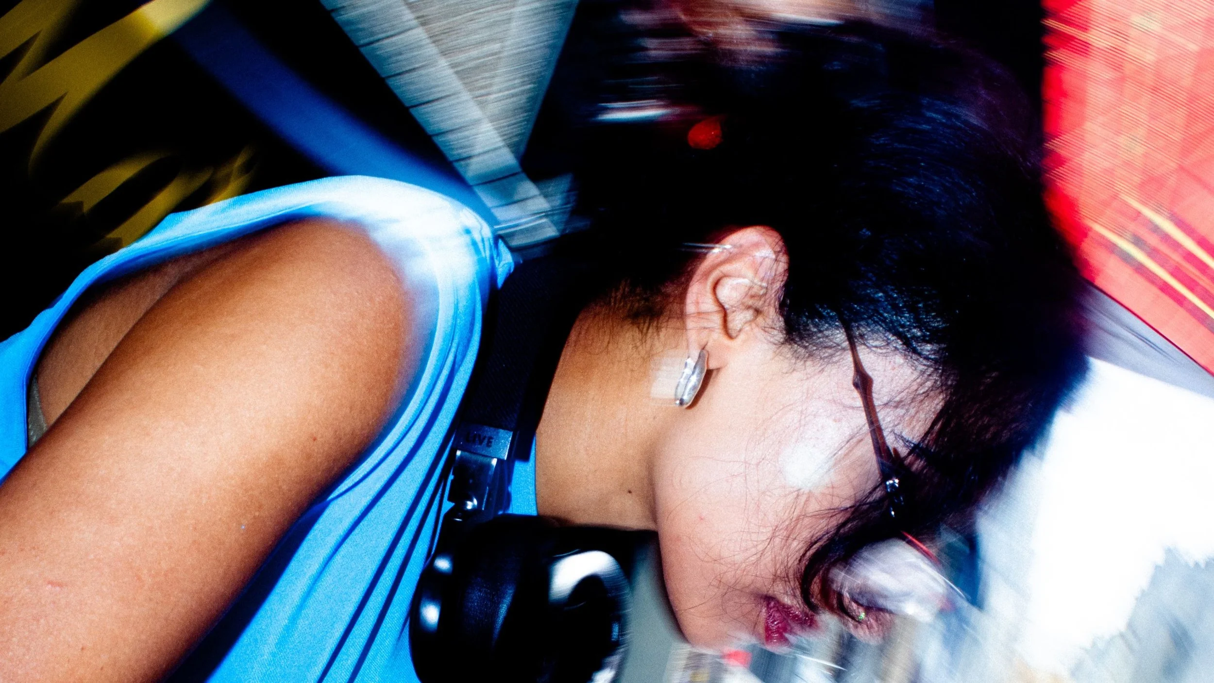 Mahnoor djing in a turqoise top