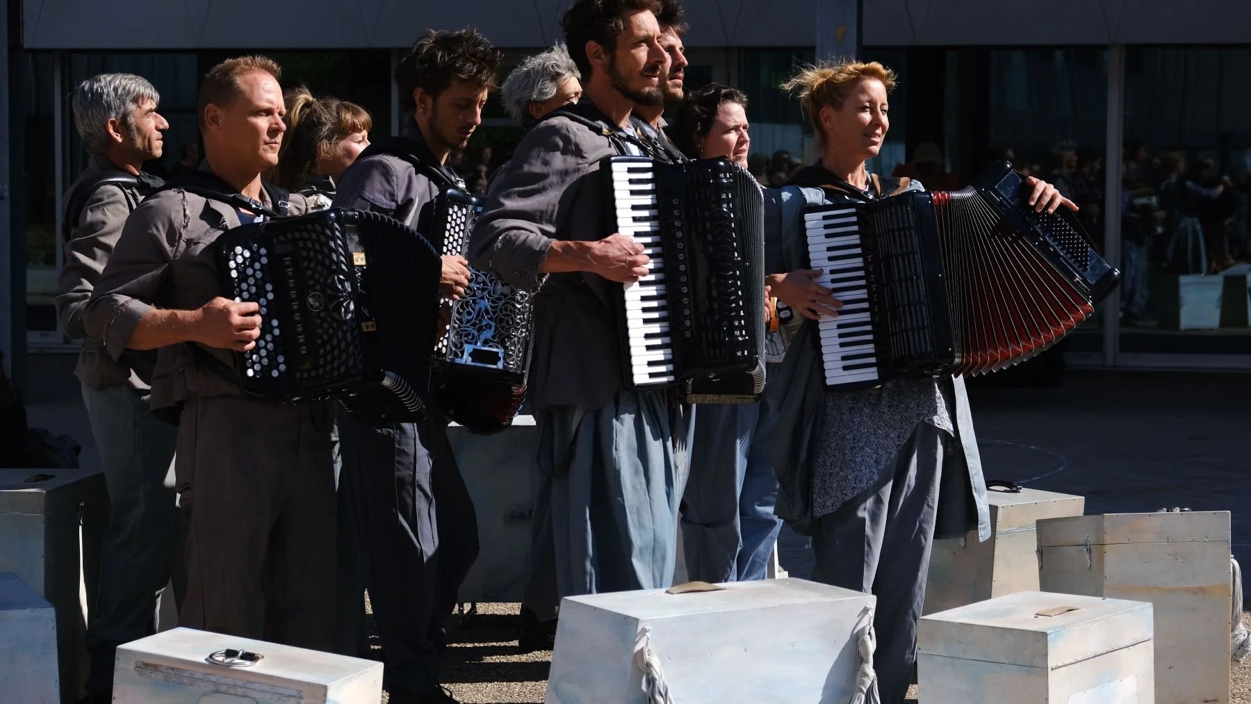 The accordionists of Les Rustines de L'Ange performing CoraSon.