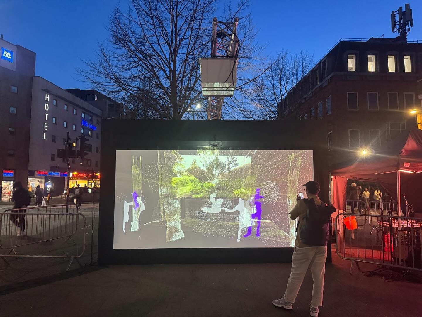 Last few days of #mirrorcitiesintotheearth @bellsquareldn part of @artcast4d #interactivetechnology #outdoorart until #3april