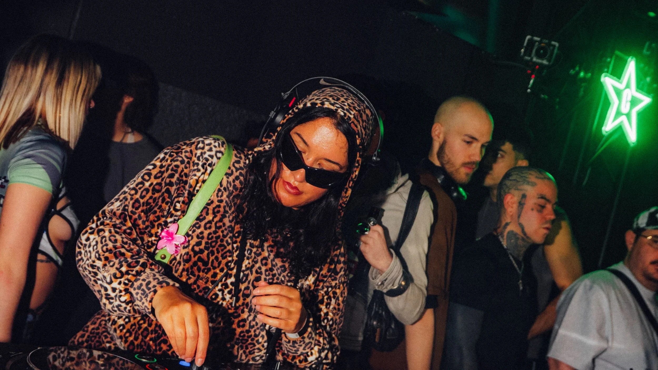 Manara, at the decks