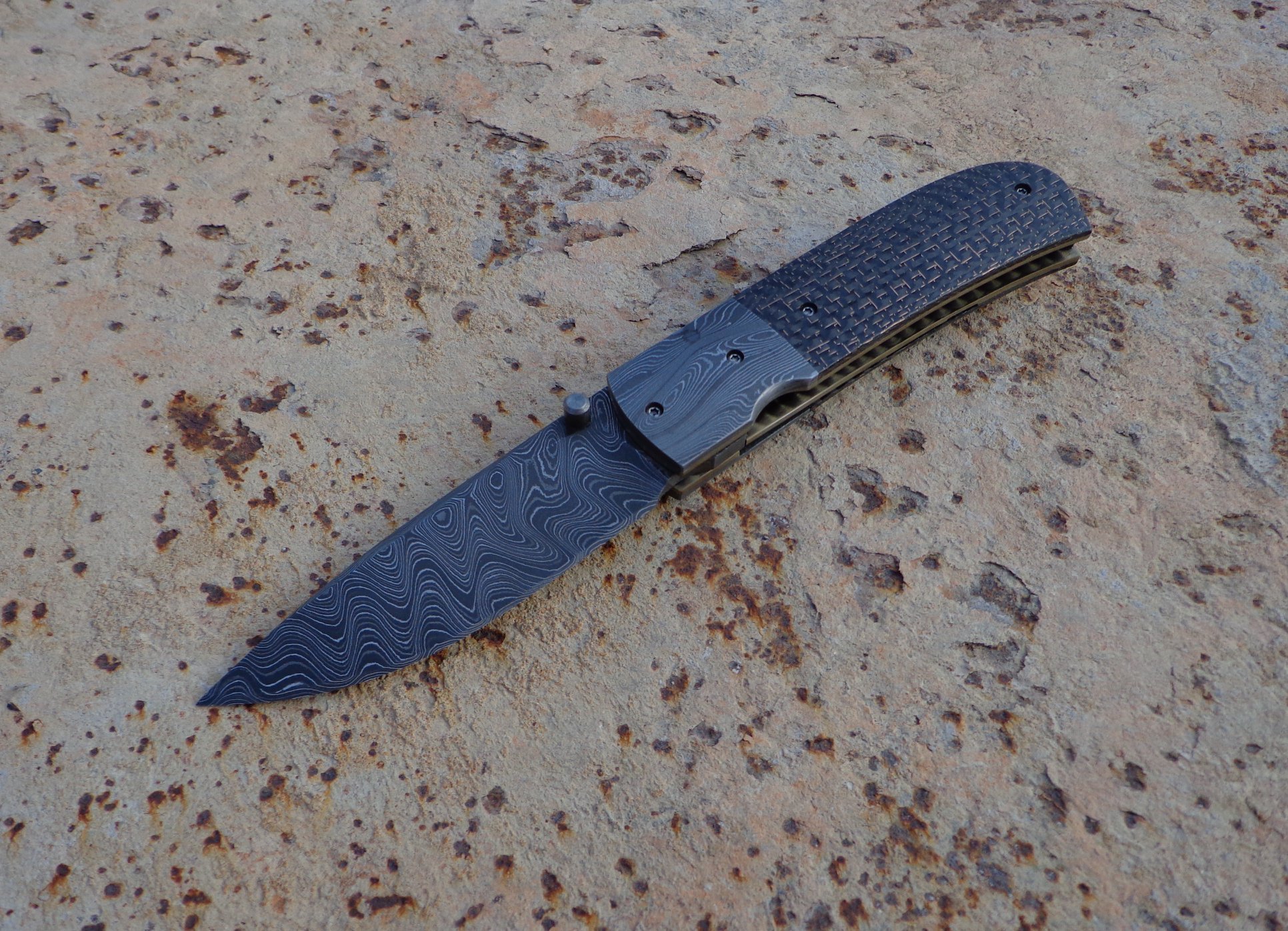Knife: Sakson I Liner Lock. Alabama Damascus Steel Blade. Titanium liners. Alabama Damascus Steel + LSCF handle. Alabama Damascus Steel belt clip.