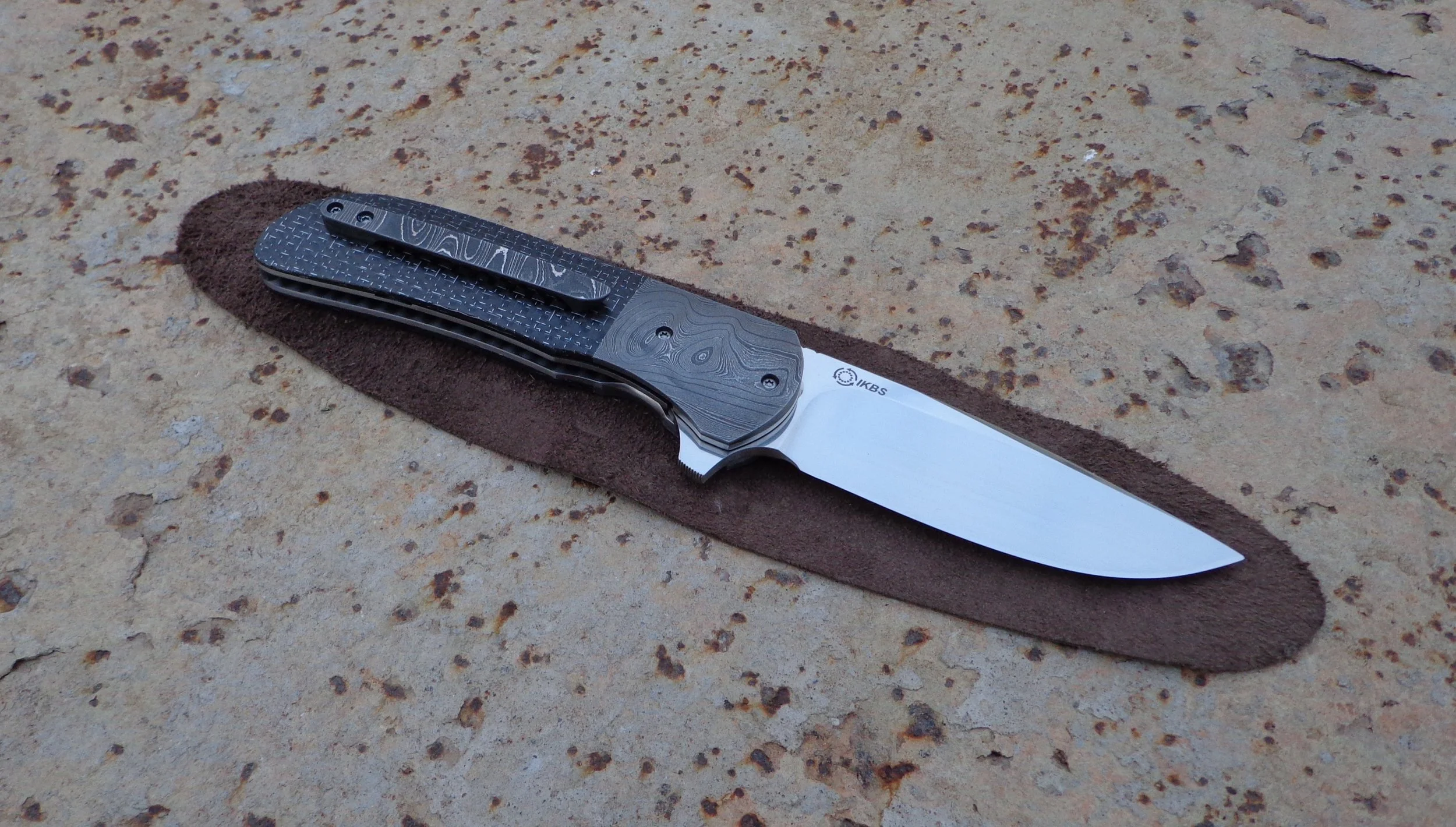 Knife: Piuma Flipper.