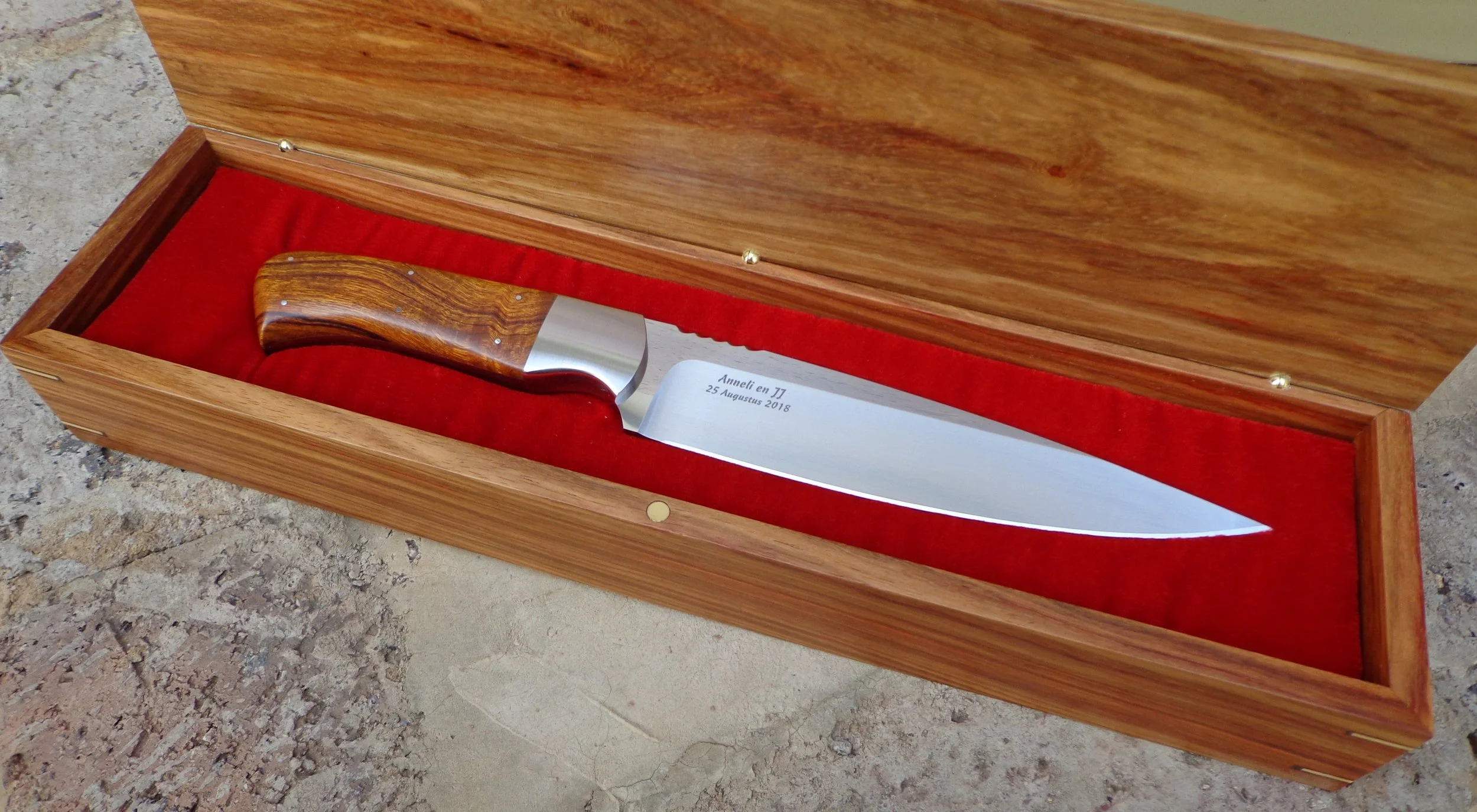 Knife: Wedding Cake/Chef’s Knife.