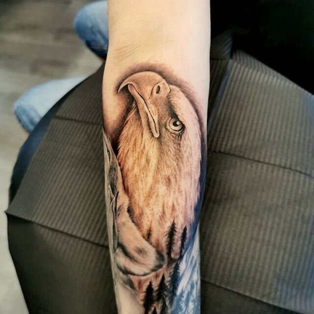 A cool, little addition to H&aring;kon's sleeve 🦅 Thanks again for being so great!