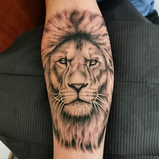A first tattoo for Thomas today 🦁 Thanks!