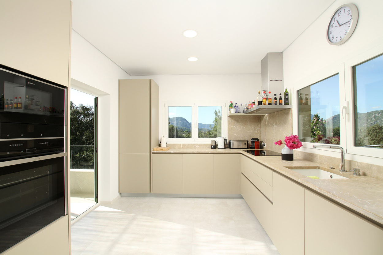 The kitchen is fully fitted with Neff hob, cooker, microwave and two fridges