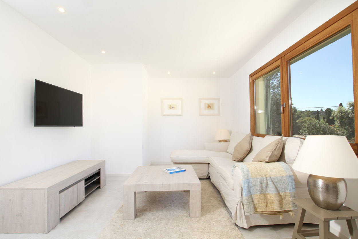 A second, downstairs living area allows groups to socialise independently