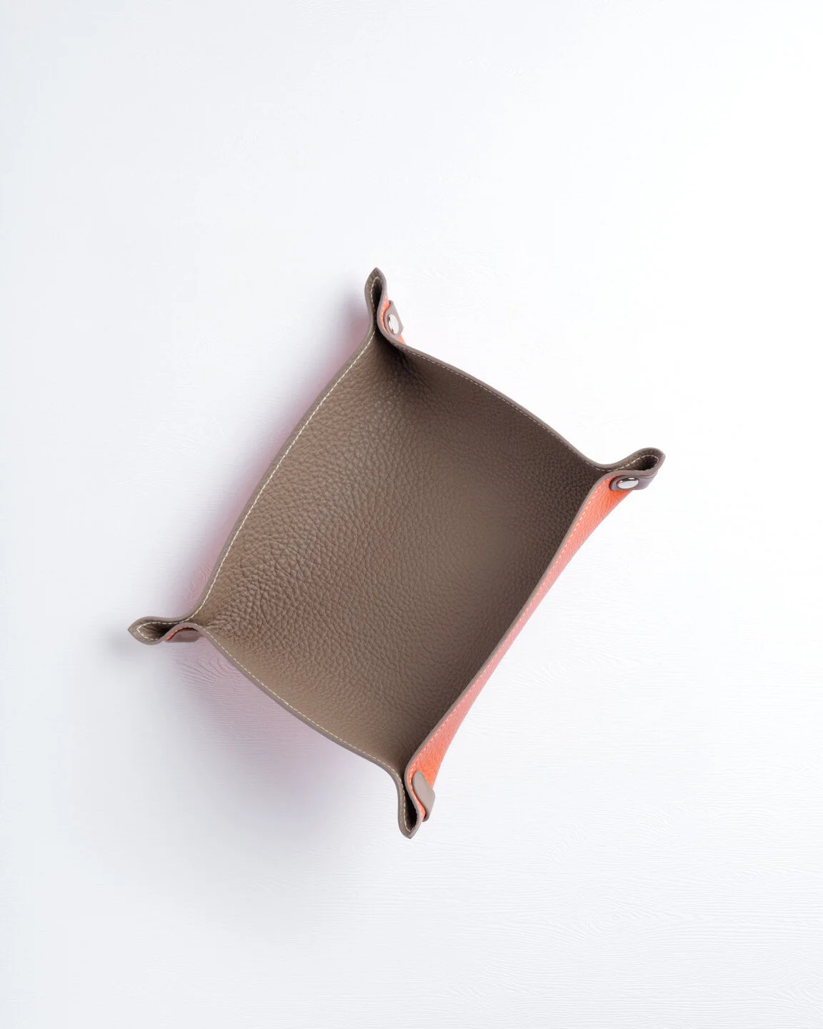 Q1106 033 Leathercraft 1.jpg