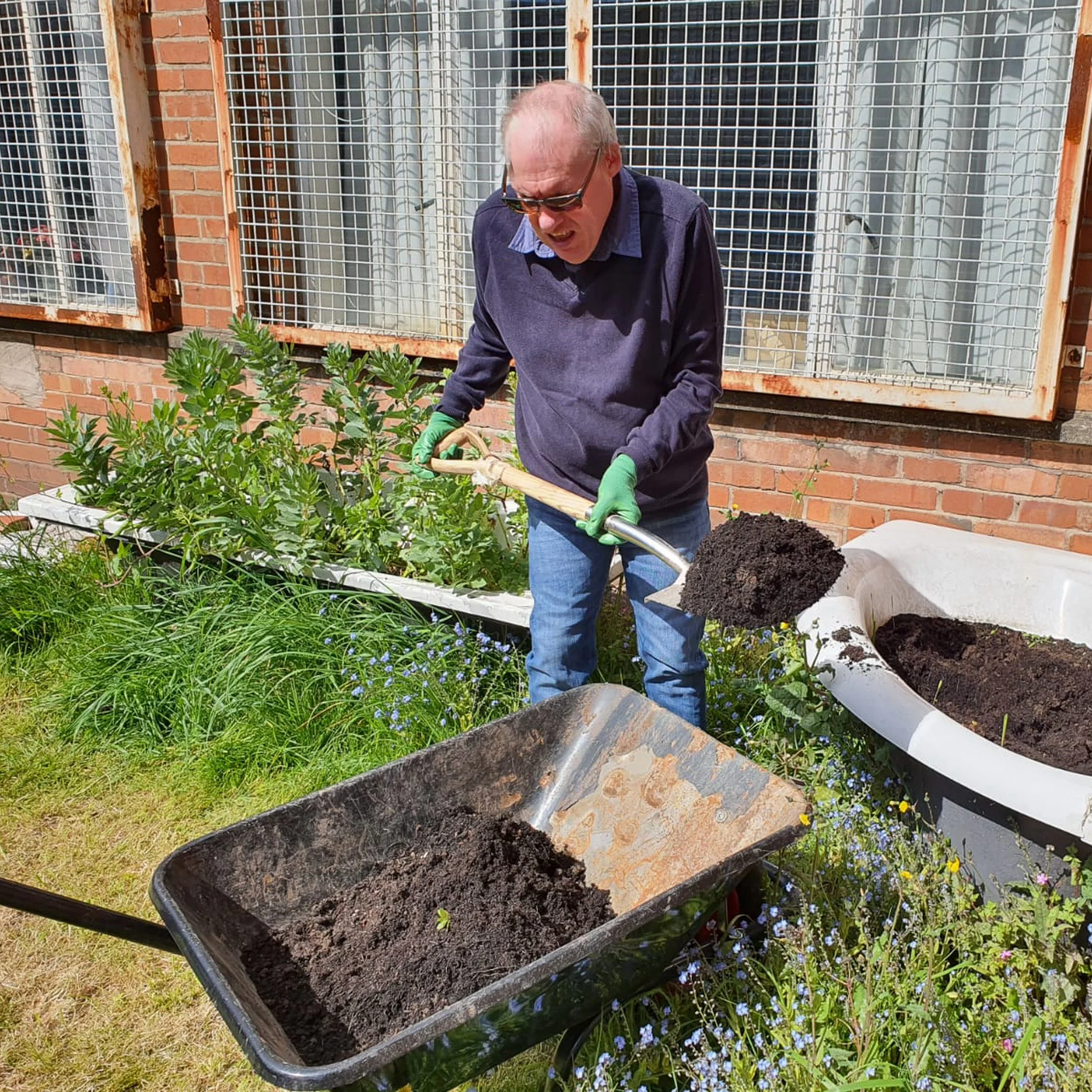 dave shovelling.jpg