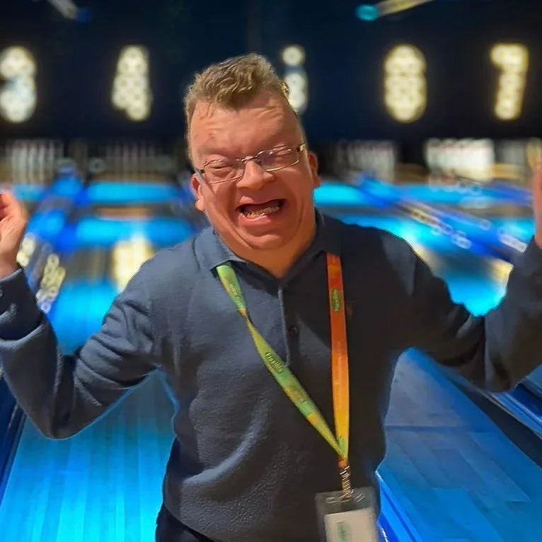sion+wins+at+bowling.jpg