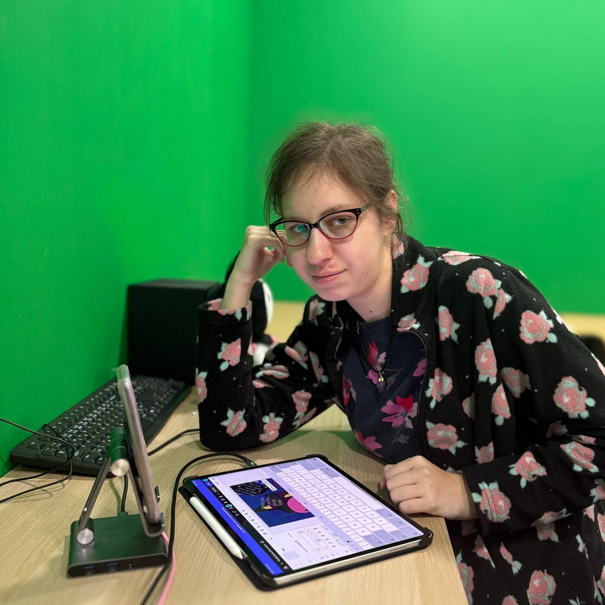 Chloe Addening Text To Her Comic.jpg