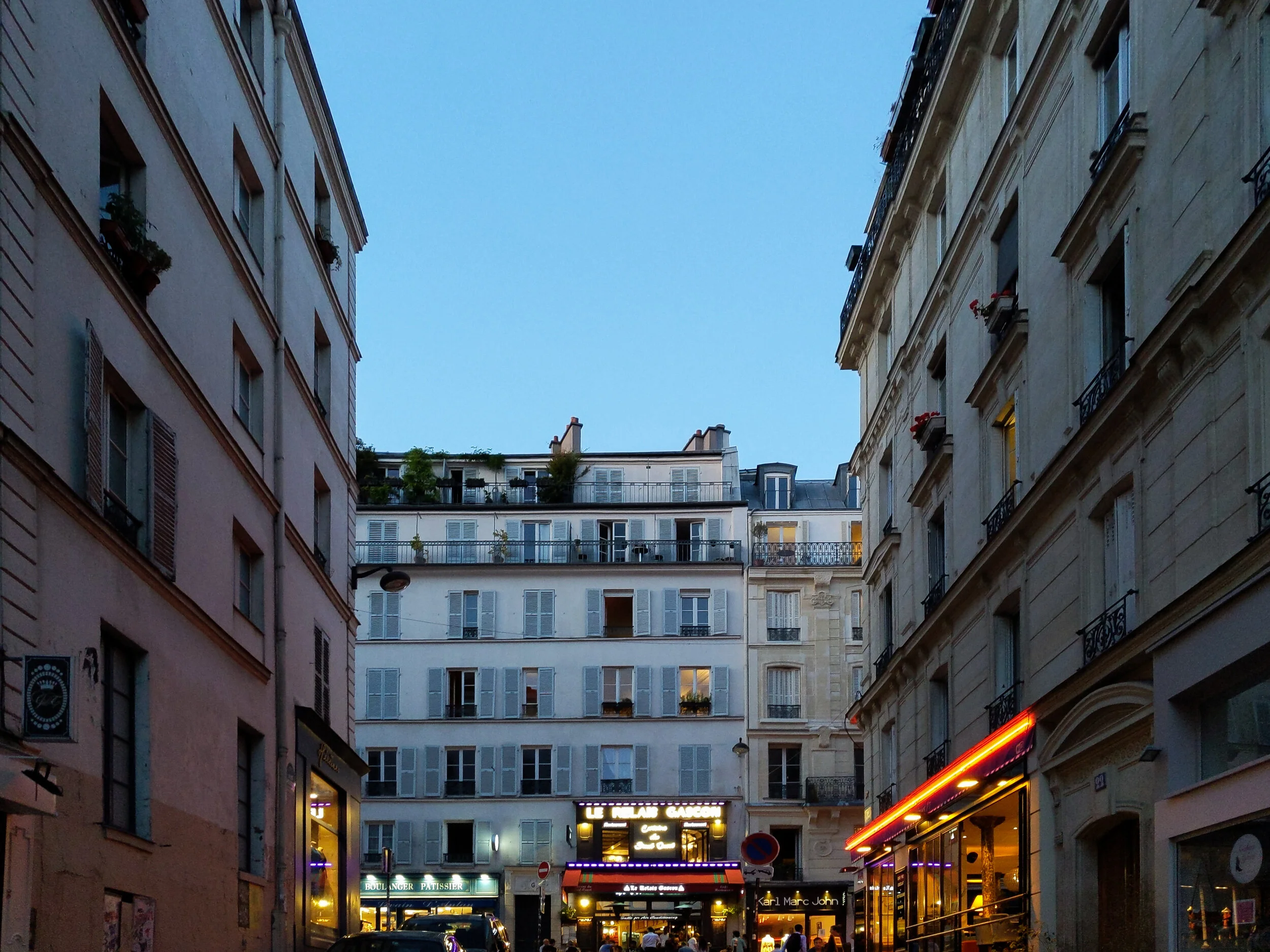 Pigalle, 18th Arr, Paris. Pixel 3, verticals corrected.