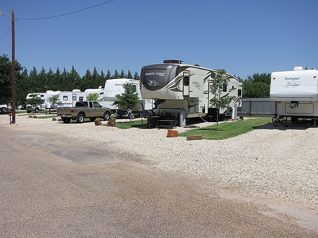 Spacious RV spaces with plenty of parking