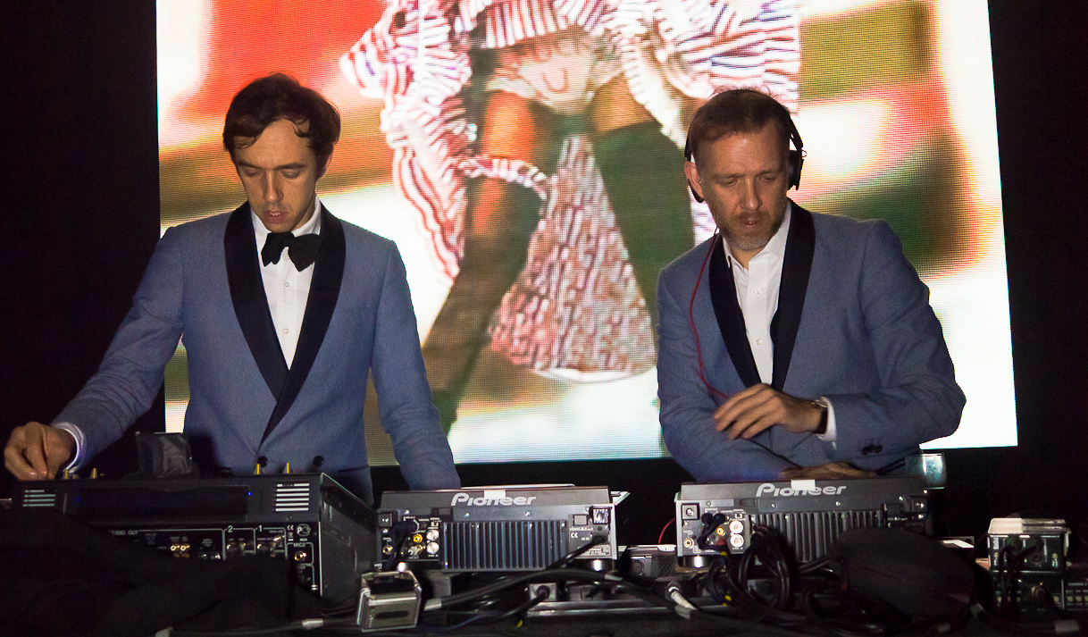 2manydjs_Mixing2.jpeg