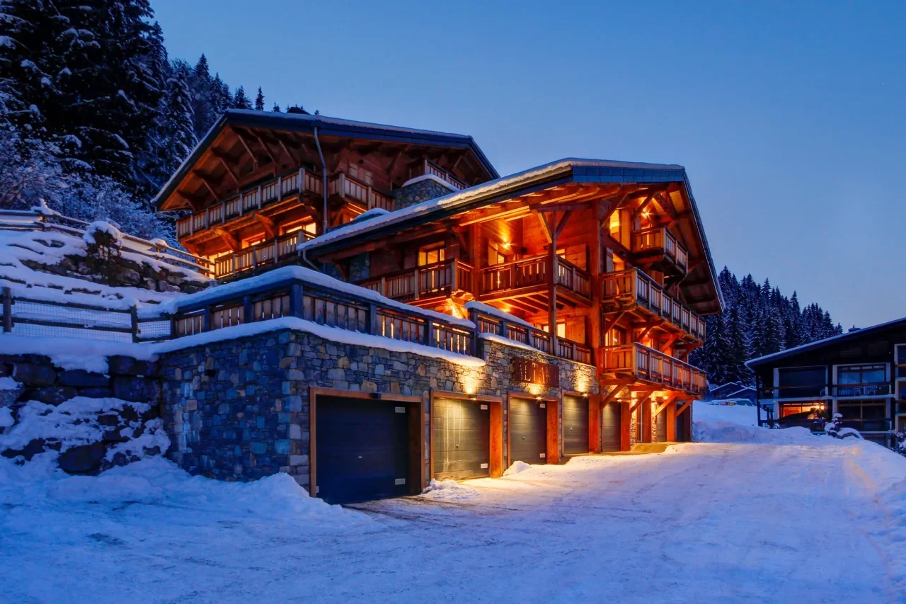 Elevation-Alps-Altaka-1-Winter-Exterior-Snow-1280x853.webp