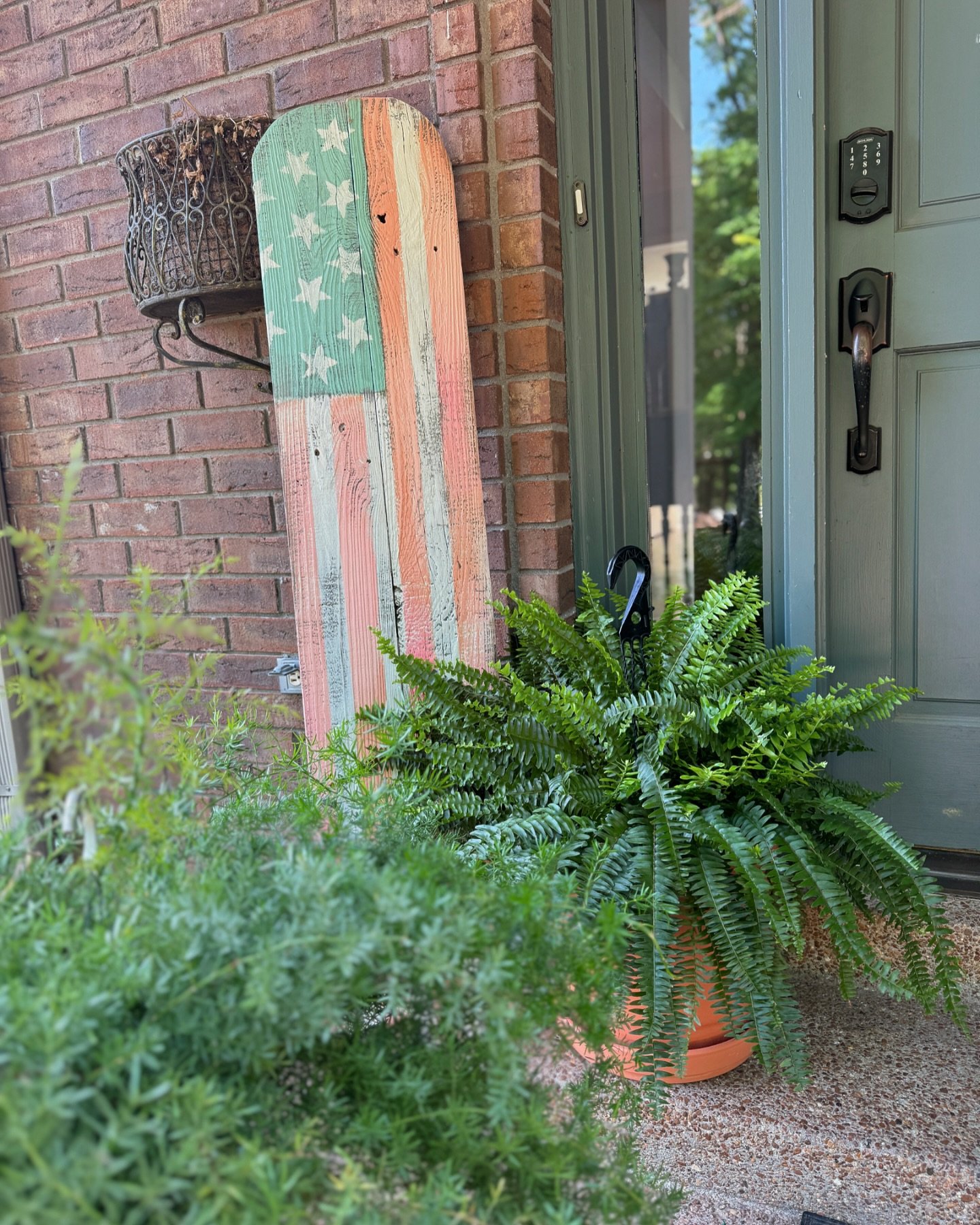 Loving these boho door flags! We will have them at the @westtnstrawberryfest and @boutiquebazaargallatin this weekend!