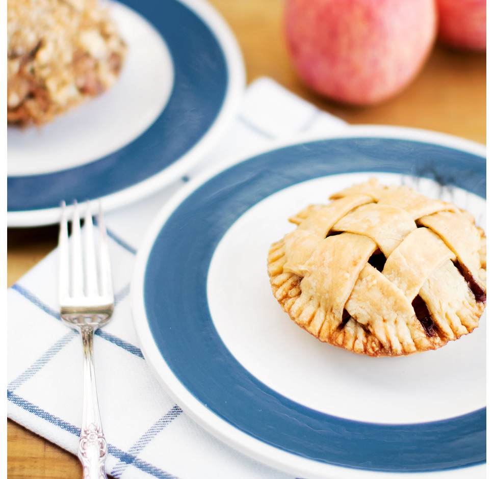 momandtinas-american-apple-pie.jpg