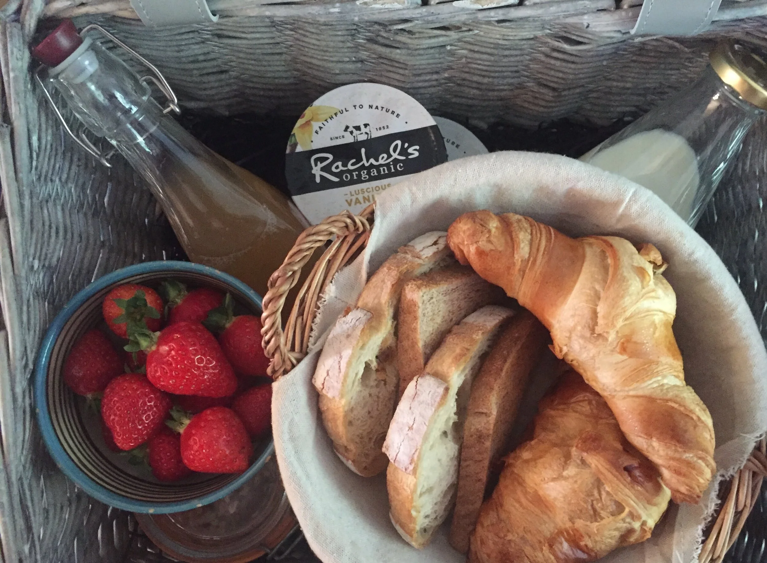 Delicious breakfast hamper