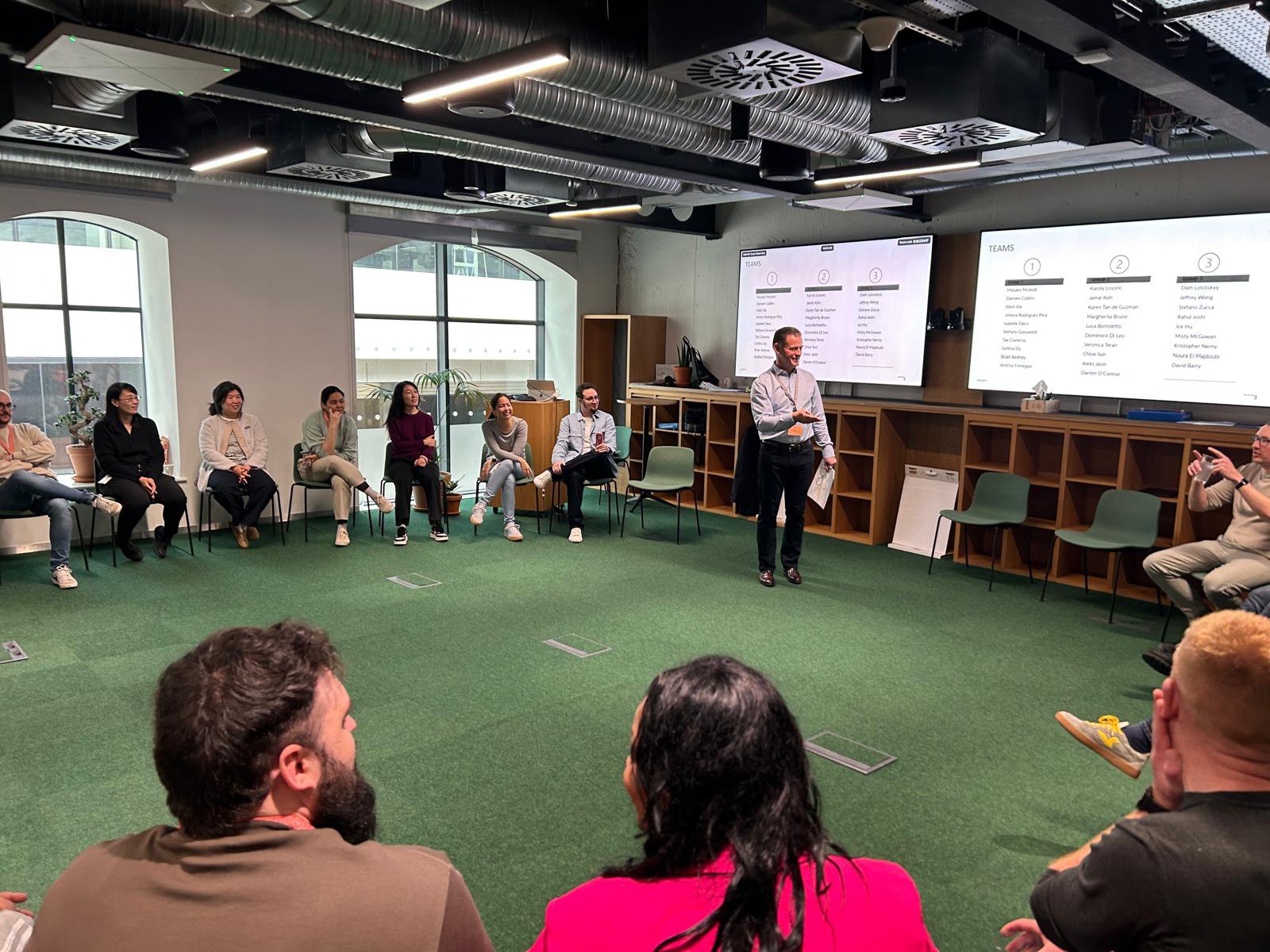 Creating a bespoke programme that equipped a global senior leadership team to thrive through challenging times