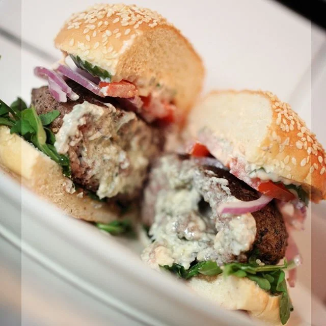 The Bluicy: beef short rib burger stuffed with crumbled blue cheese... #Whitmansnyc ⠀⠀⠀⠀⠀⠀⠀⠀⠀
.⠀⠀⠀⠀⠀⠀⠀⠀⠀
.⠀⠀⠀⠀⠀⠀⠀⠀⠀
.⠀⠀⠀⠀⠀⠀⠀⠀⠀
.⠀⠀⠀⠀⠀⠀⠀⠀⠀
.⠀⠀⠀⠀⠀⠀⠀⠀⠀
.⠀⠀⠀⠀⠀⠀⠀⠀⠀
.⠀⠀⠀⠀⠀⠀⠀⠀⠀
.⠀⠀⠀⠀⠀⠀⠀⠀⠀
. #nycfood #nyc #nyceats #foodie #nycfoodie #foodporn #putbacononeverything #newyork #eeeeeats #eatingnyc #foodphotography #foodstagram #instafood #foodgasm #newyorkcity #foodblogger #manhattan #eatingnewyork #newyorkfood #healthyfood #newforkcity #foodpics #buzzfeedfood #delicious #nycrestaurants #feedfeed #yummy #catering #fresh