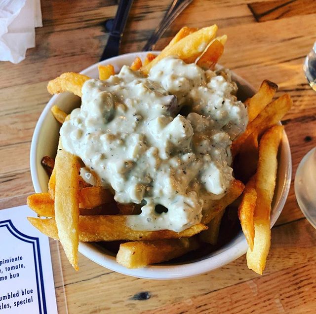 It&rsquo;s Whitmans Wednesday! Time for for your weekly Blue Cheese Fries 🍟....Blue Cheese Fries
#whitmansnyc #whitmans #fries🍟 #putbacononeverything #eeeeeats #hownewyorkeats #burgerandfries #foodie