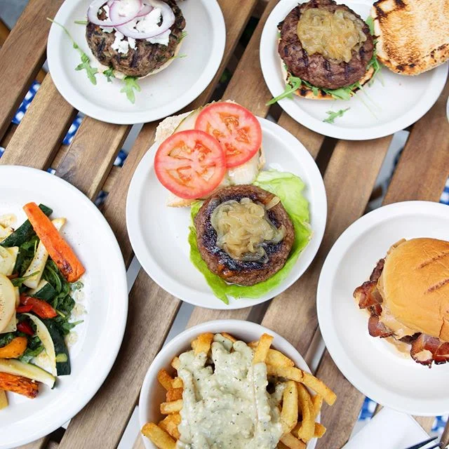 Evening’s spread at Whitmans in SoHo! 🍔 .
#whitmansnyc #putbacononeverything #soho #foodiesnyc #whitmans #hownewyorkeats