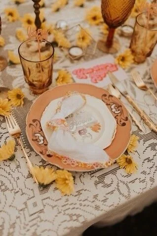 Groovy place setting