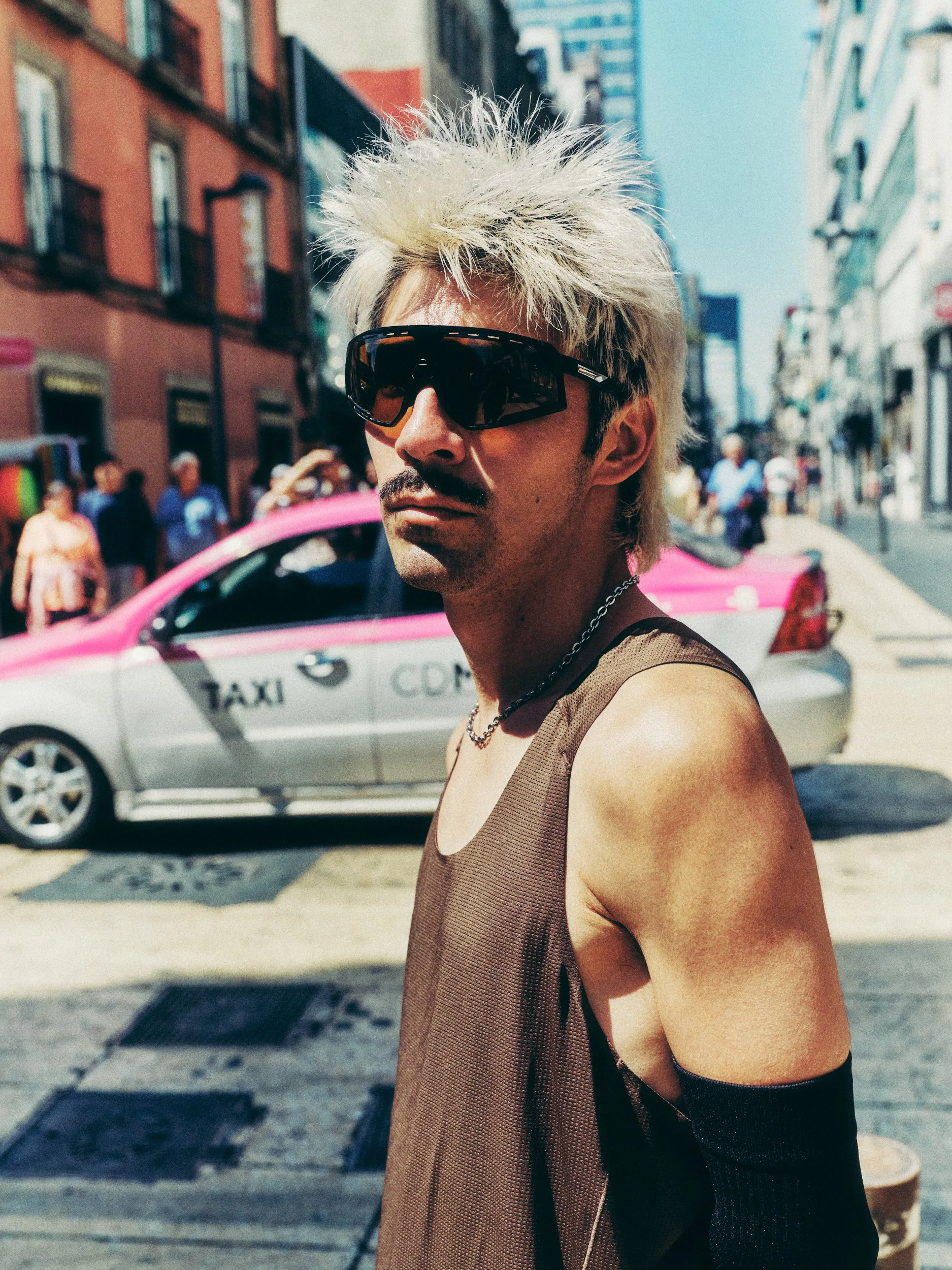 F26_Road_Torin9_M_Wht_Blk_Ylw_AL0A85TN87A_10458.jpg